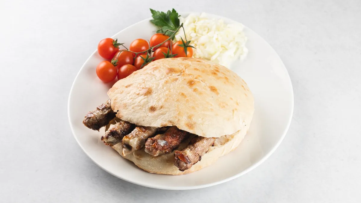 5 čevapčičev s sirom v lepinji (150 g)