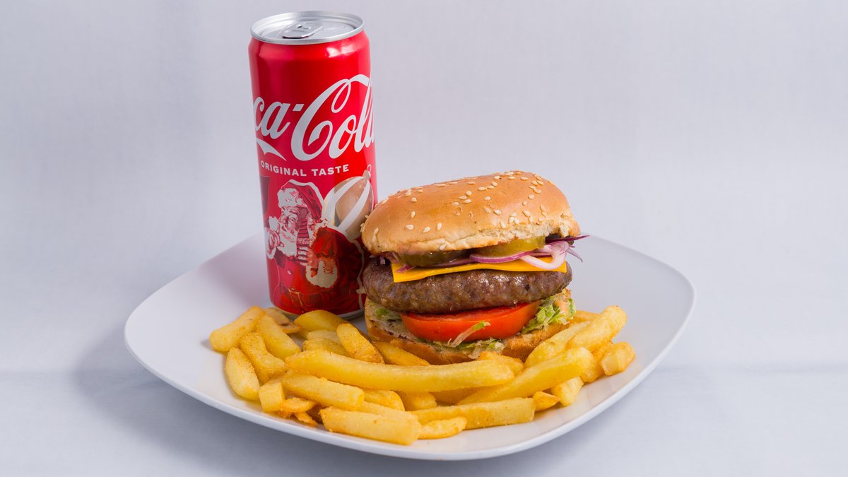Burger + pomfrit + coca cola 0.33l