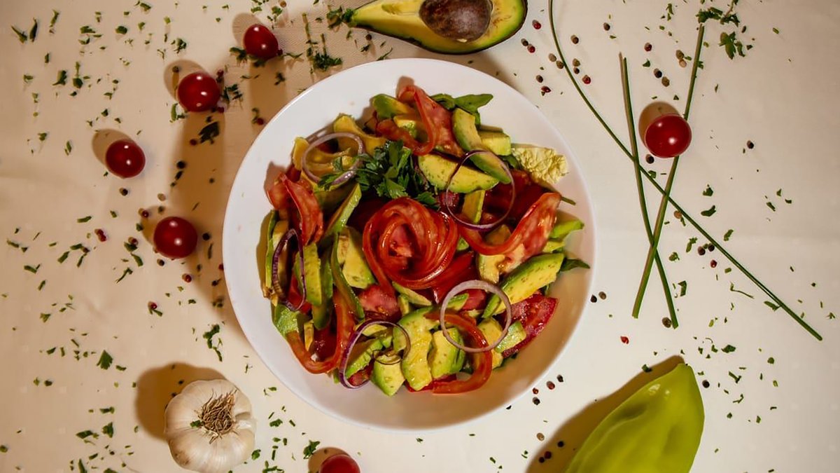 Salata cu Avocado 400 Gr.