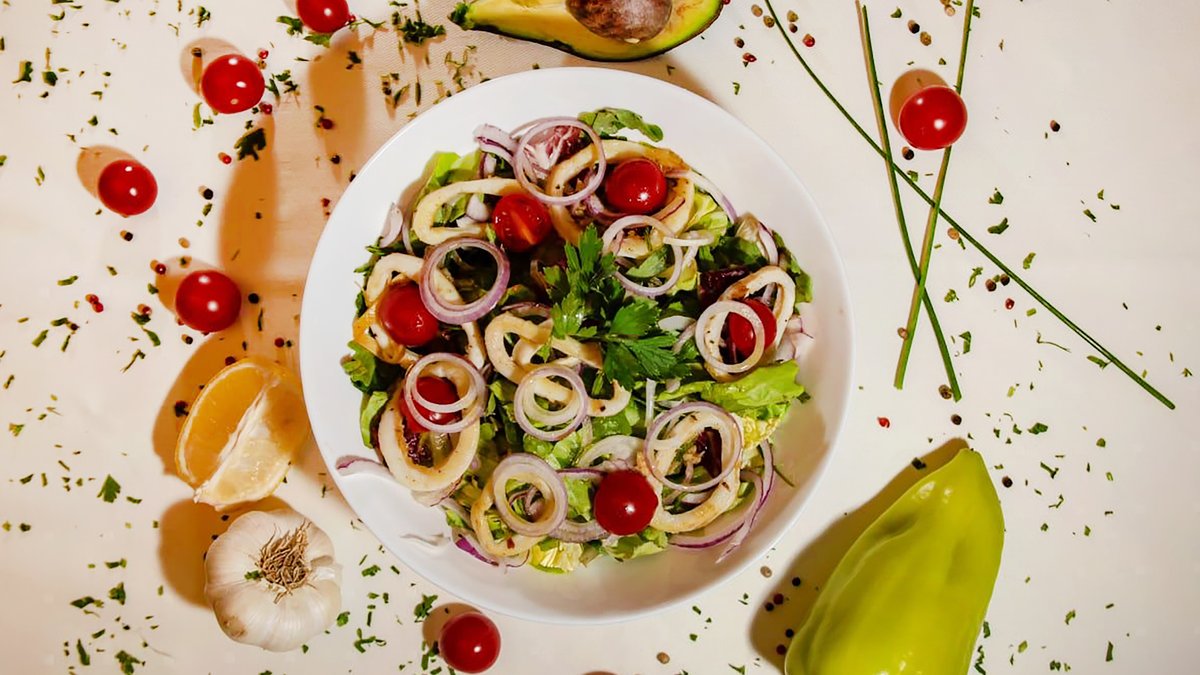 Salata cu Calamari 250 Gr.