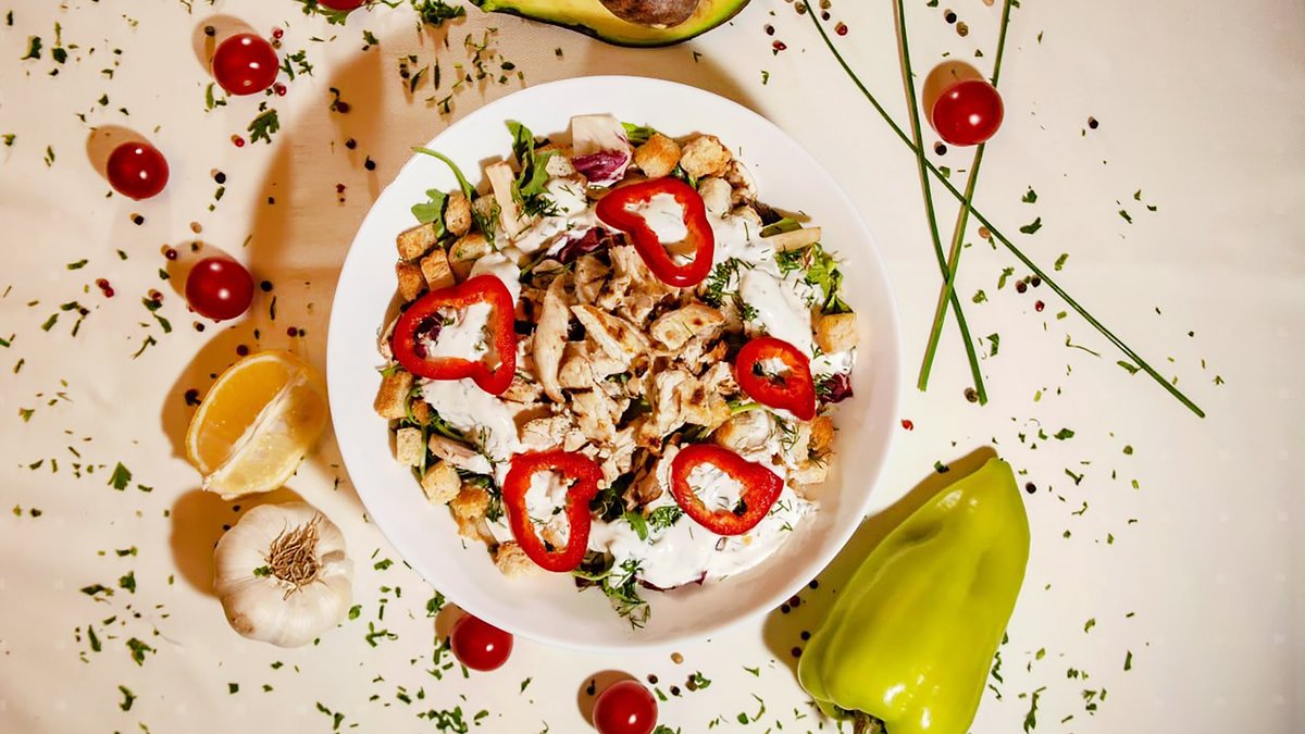 Salata cu Pui 360 Gr.