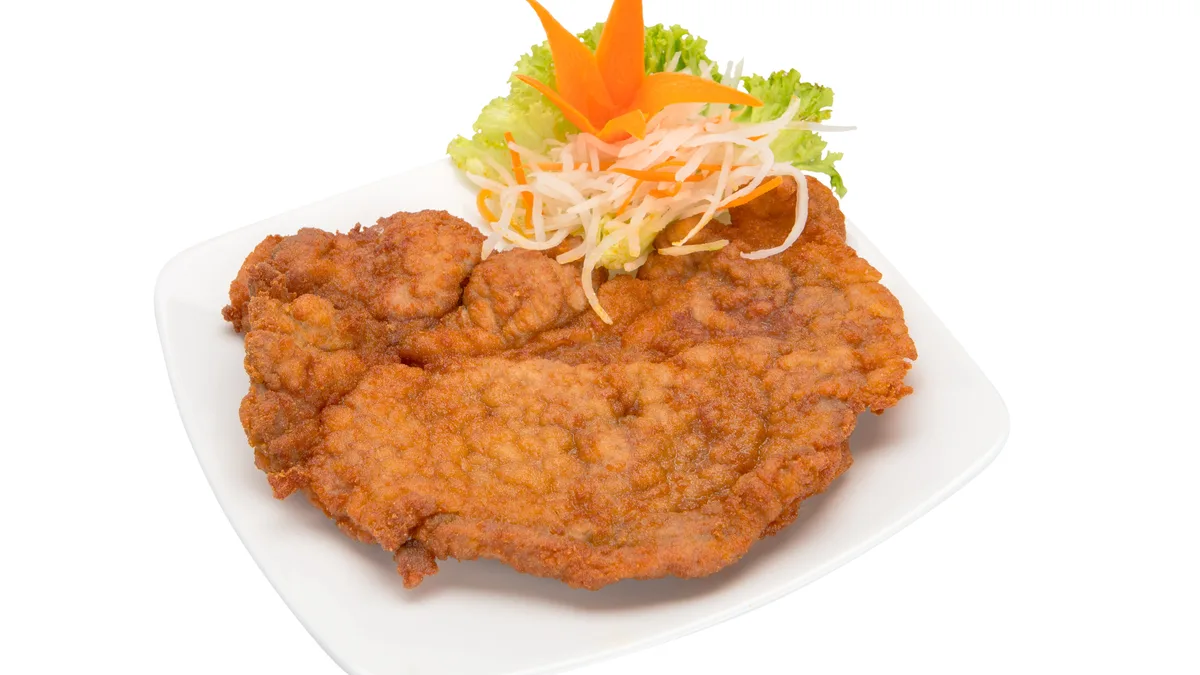 Vyprážaný rezeň z bravčovej panenky/ z kuracích pŕs