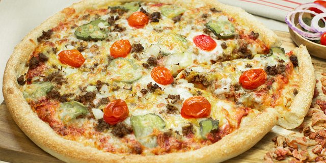 Bacon Cheeseburger Pizza