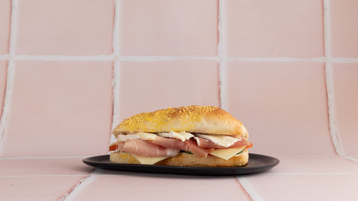Sandwich Brie and Crudo