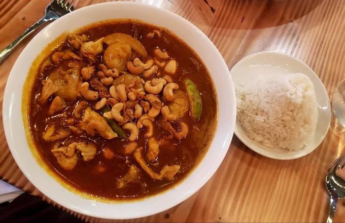 Massaman Avocado Curry