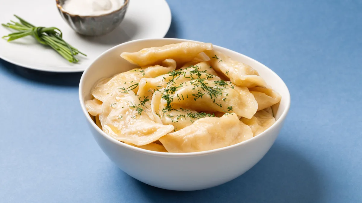 Pierogi z boczkiem wędzonym i warzywami (12 szt.)