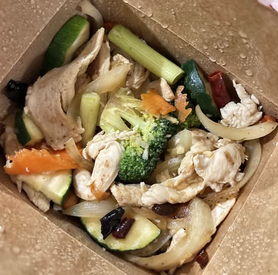 Cashew Chicken ( Gai Hima-paan )