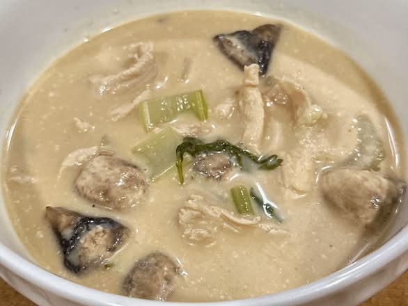 Medium Tom Kha ( Coconut broth )