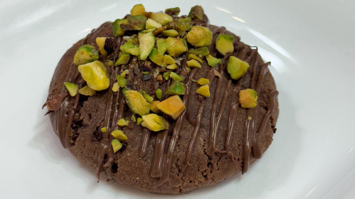 Dubai chocolate chunky cookie