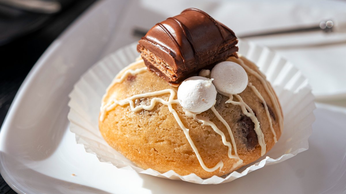 Kinder mix chunky cookie
