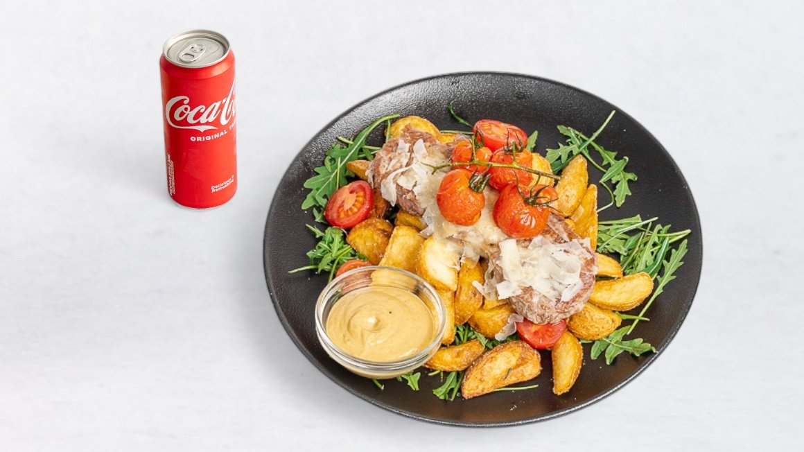 Roastbeef na žaru s prilogo in pijača po izbiri (slika je simbolična)