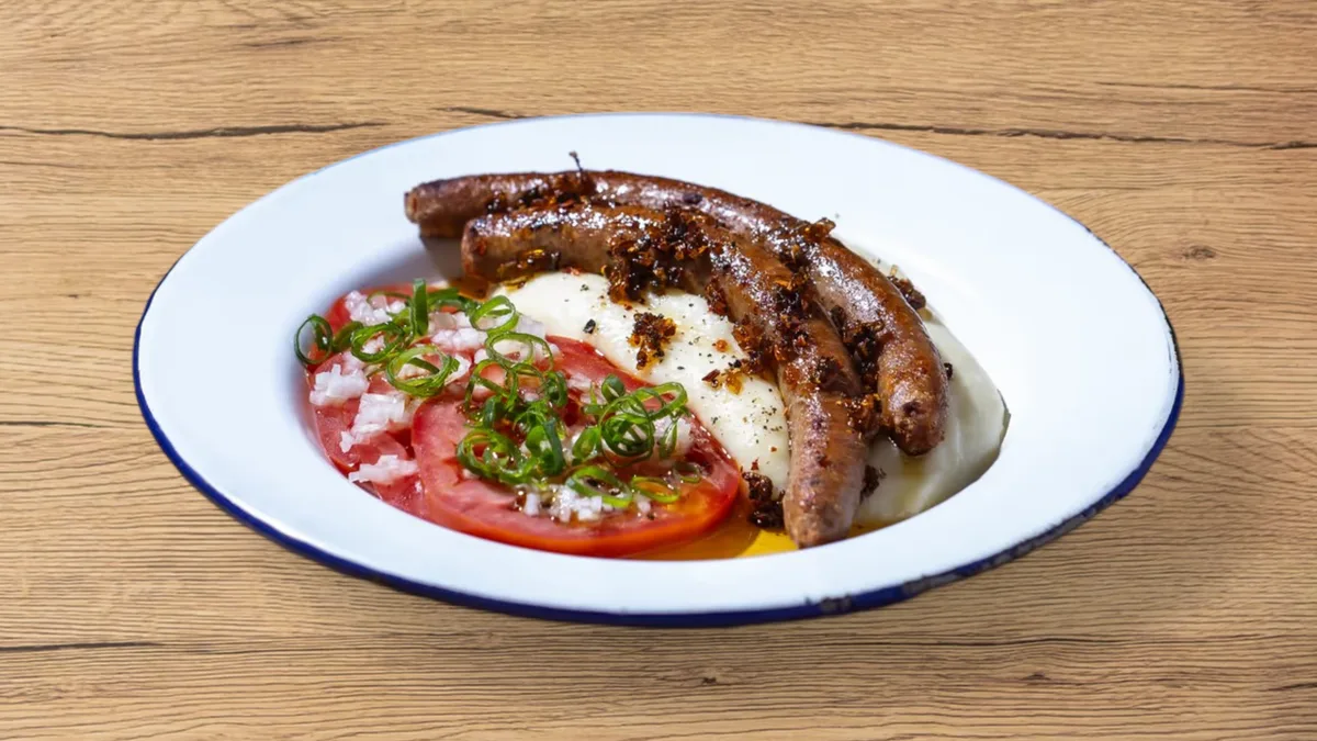Grilled mediterranean sausages, mashed potatoes, marinated tomatoes