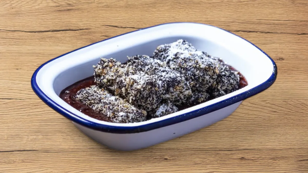 Potato dumplings, plum jam, poppy seed crumble