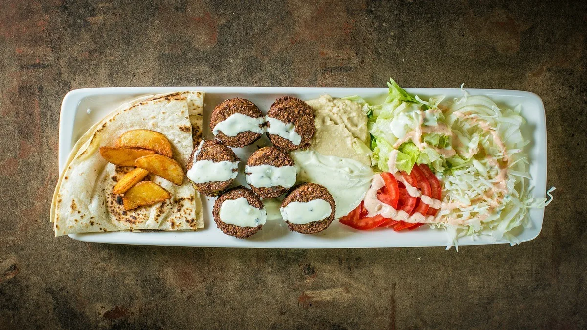 Falafel na krožniku