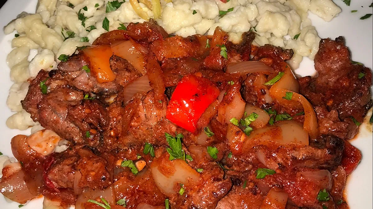 33. Magyaros hátszíncsíkok frisss lecsóval,