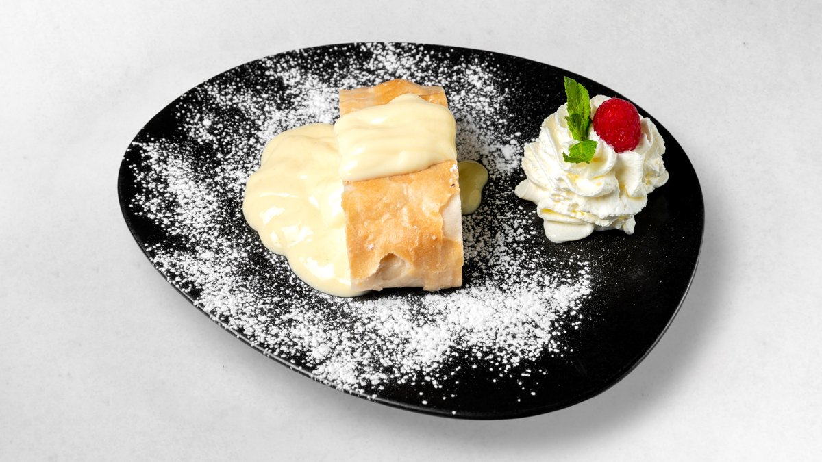 Apfel and Topfenstrudel