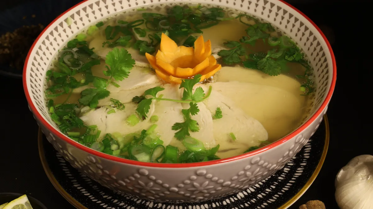 Pho leves csirkehússal (pho ga)