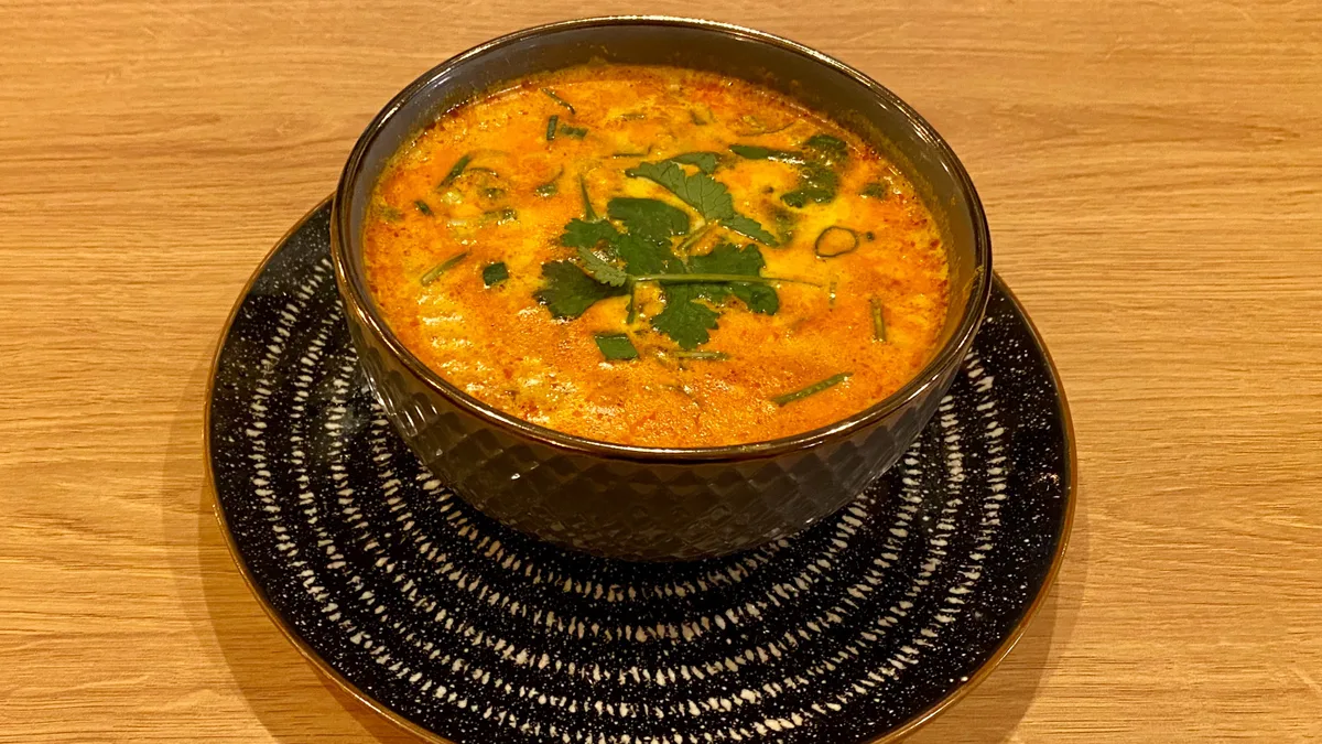 Rák curry jázminrizzsel,zöldséggel (com trang curry tom)