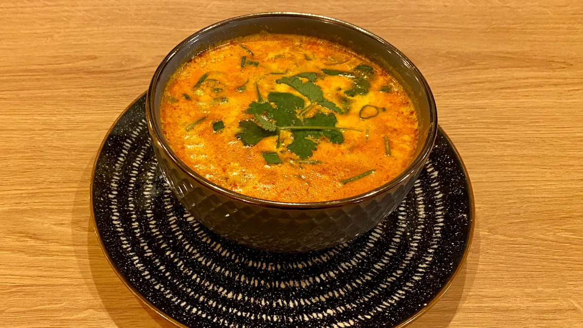 Tofu curry, jázminrizzsel,zöldséggel (com trang curry dau phu)