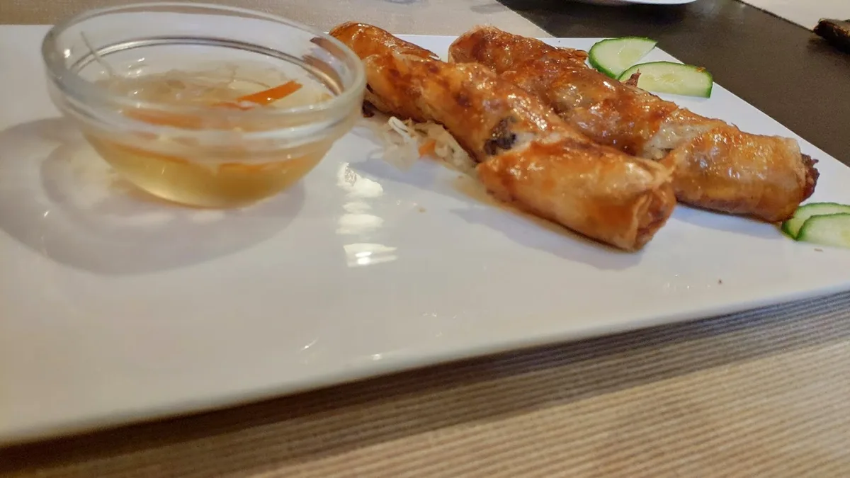 3. Tavaszi tekercs / FRIED SPRING ROLLS WITH PORK (2db)
