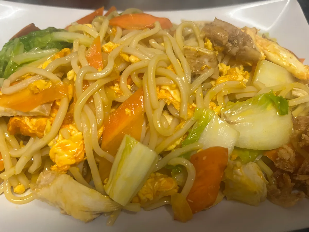 32. Wokban sült tészta marhahússal
