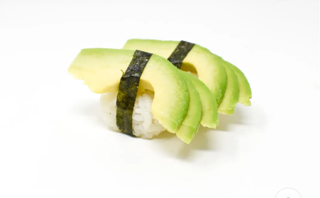 N7. Avokádó nigiri (2db)