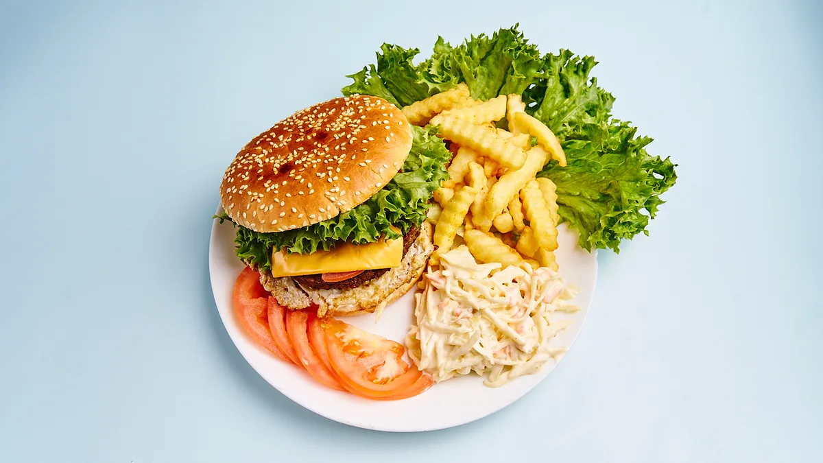 16. Cheeseburger mit Ei