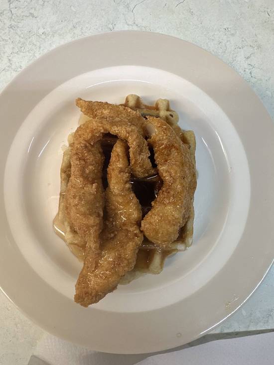 1 PIECE WAFFLE , 7 OZ FRIED CHICKEN, BUTTER and SYRUP