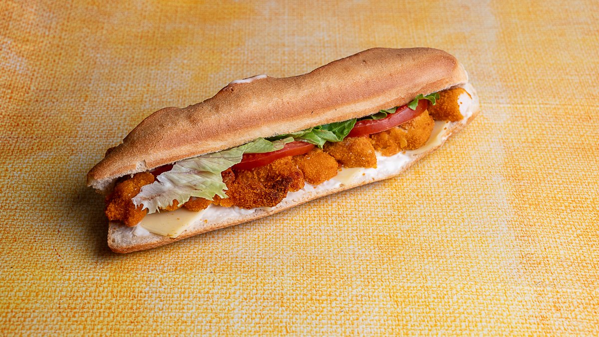 Μπαγκέτα με Edam Adoro, Philadelphia, Καλαμπόκι, Chicken Nuggets και Ντομάτα