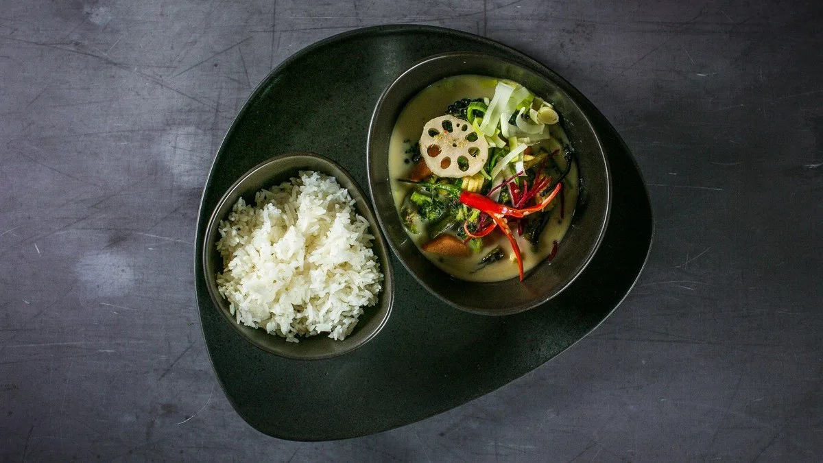 Zeleni tajski curry s piščancem
