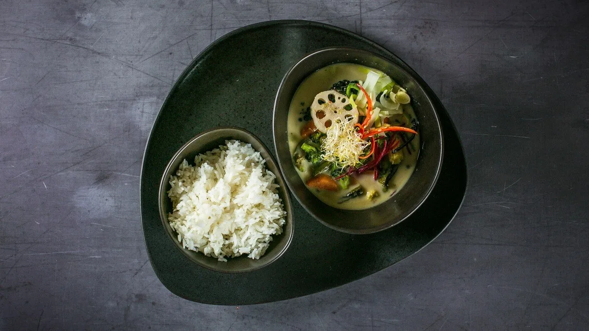 Zeleni tajski curry z gamberi