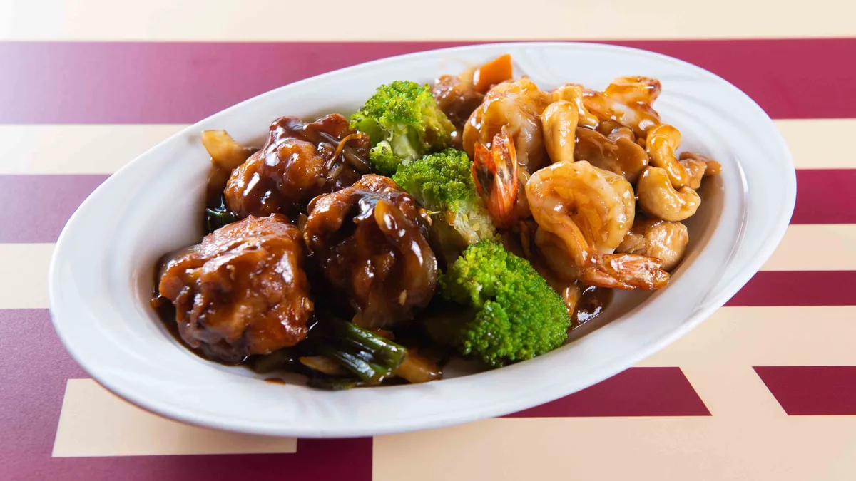 117. Dragon Phoenix Special (Chicken and Prawns)