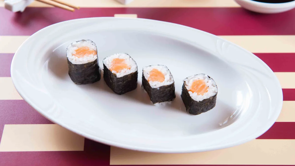 23. Salmon Mini Maki