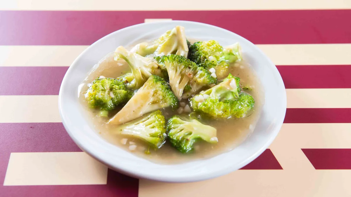 46. Fried Broccoli in Garlic Sauce Whole Portion