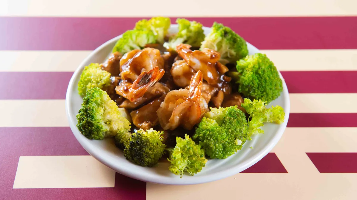 98. Prawn with Broccoli in Ginger and Garlic Half Portion