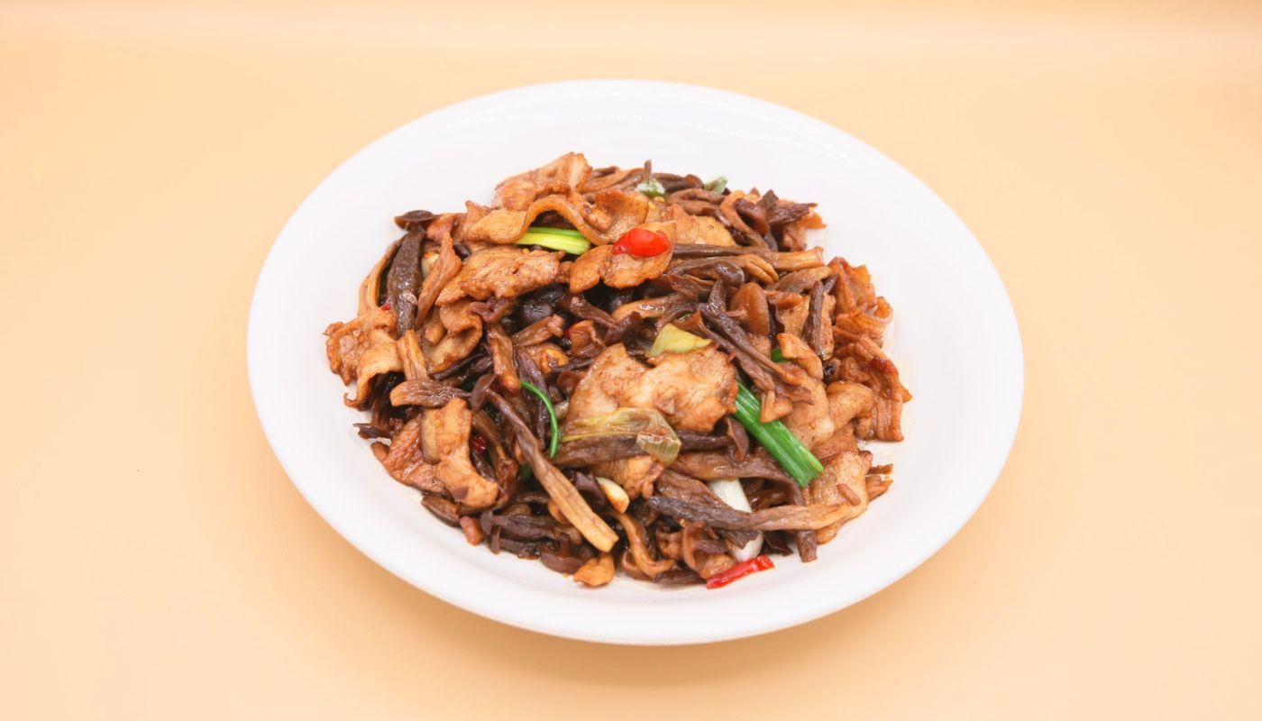 Sautéed Dried Velvet Mushroom With Sliced Pork (Small Spicy) 肉香鹿茸菇🌶️