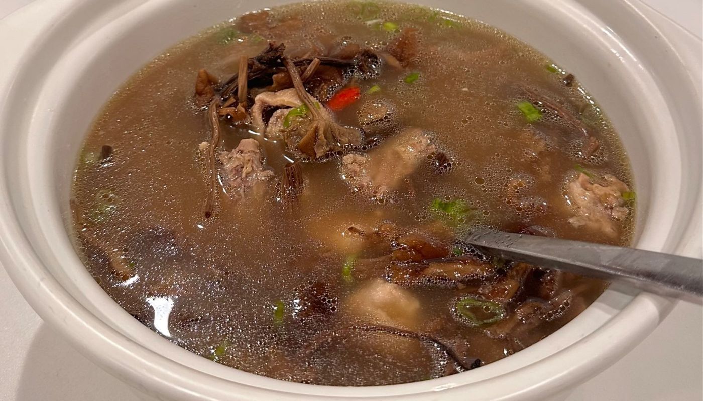 Tea Tree Mushroom Chicken Soup 砂锅菌菇煨鸡汤