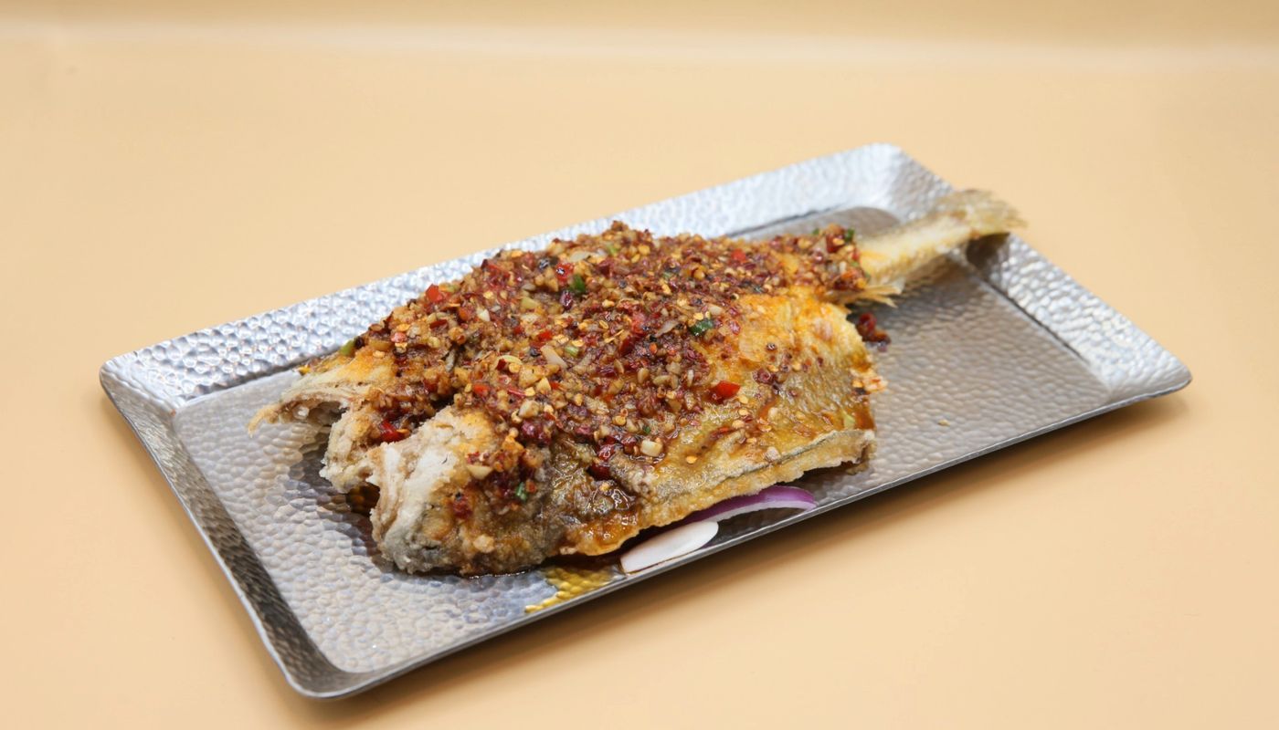 Yellow Croaker In Garlic Sauce On Steel Grill (Medium Spicy ) 铁板蒜香黄花鱼🌶️🌶️