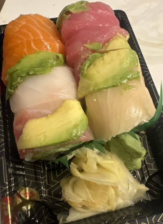 Rainbow Roll  (8pcs)