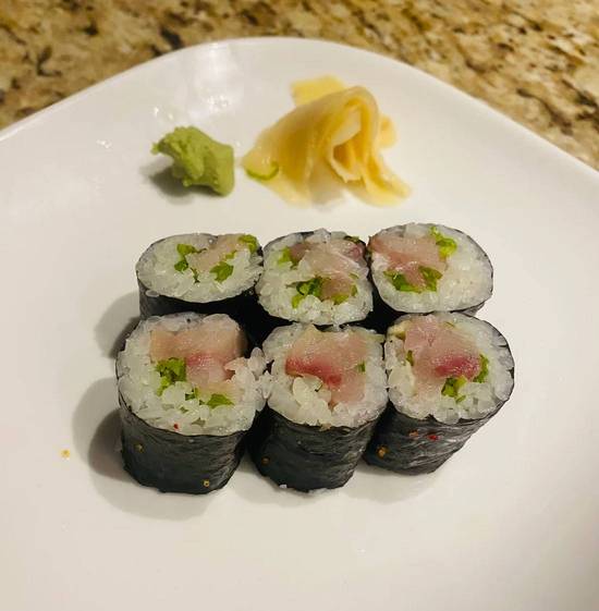 Yellowtail Roll  (6pcs)