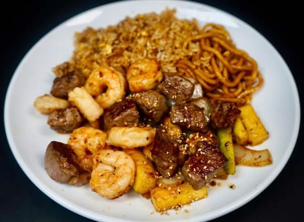 (L)Hibachi Steak and Shrimp
