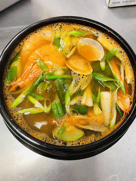 Meh-un - tang Seafood soup