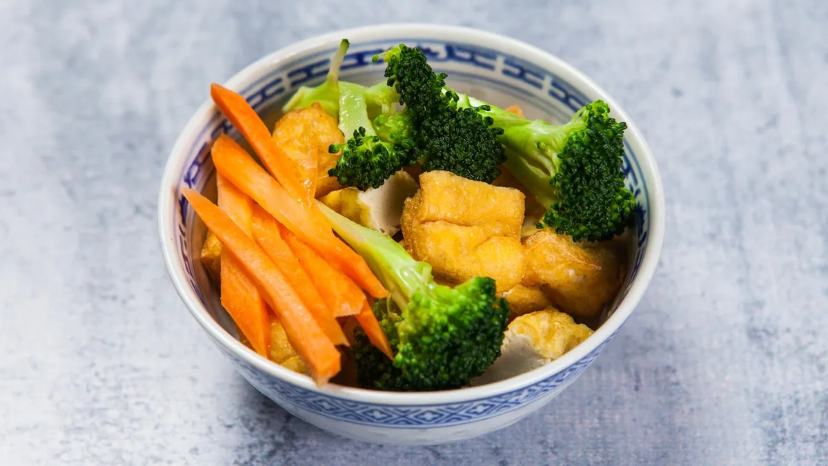 33. Tofu brokoli i pirinač