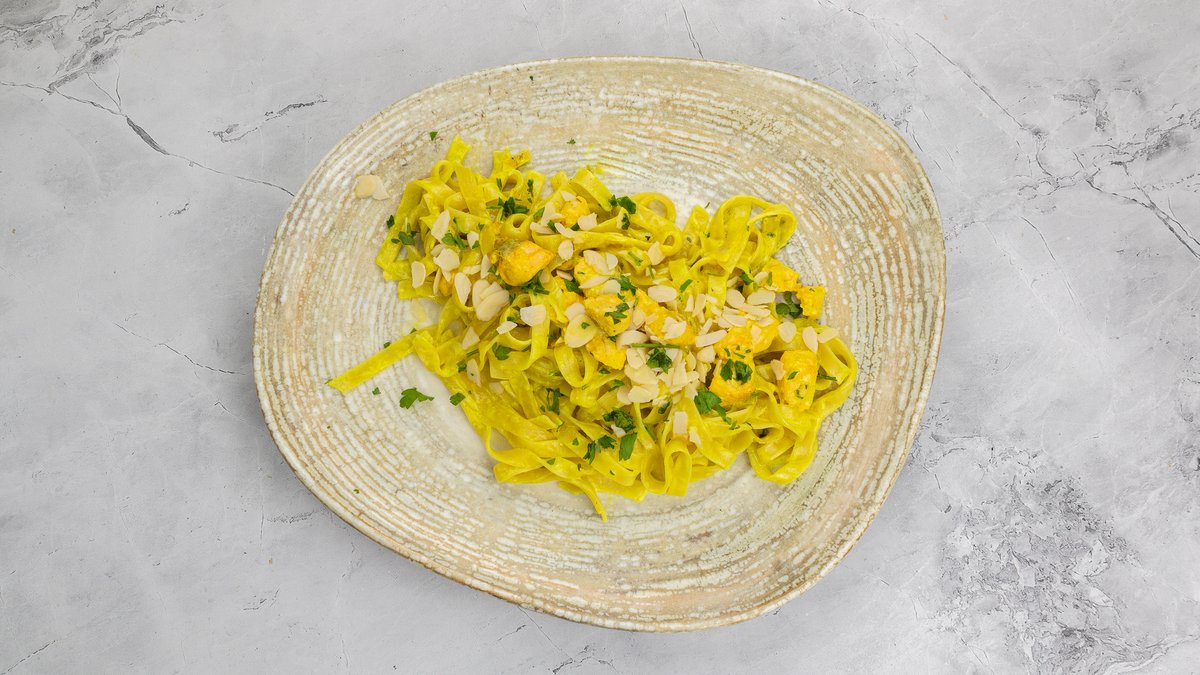 Tagliatelle Al Salmone e Mandorle