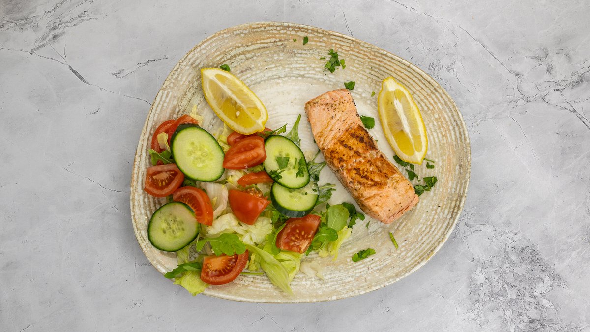 Trancio di Salmone alla Griglia con Inslata Mista o Verdura Griglia