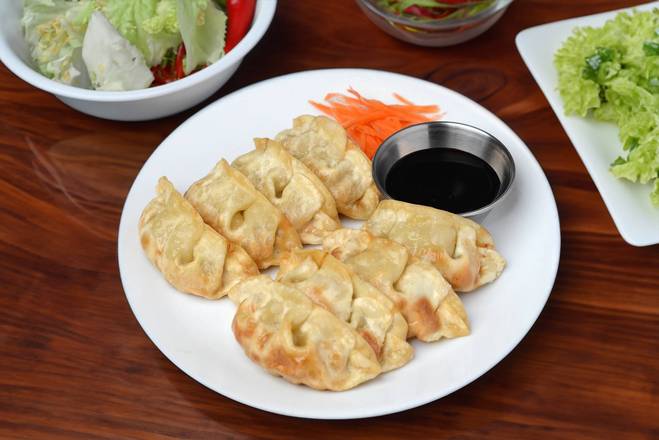 Fried Dumplings (8 Pcs)