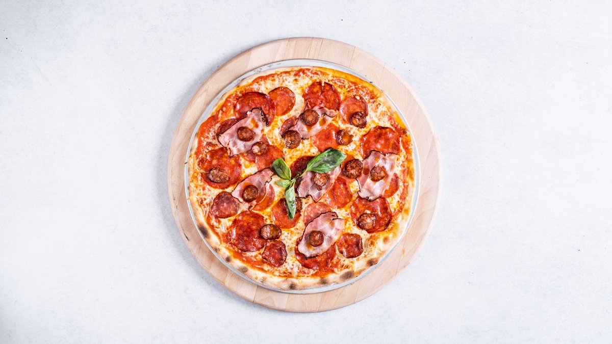 13. Pollo con salami 33cm