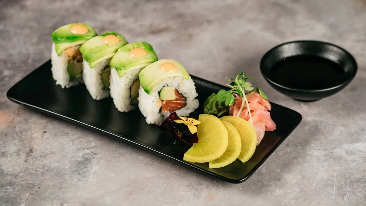 Uramaki Spicy salmon roll
