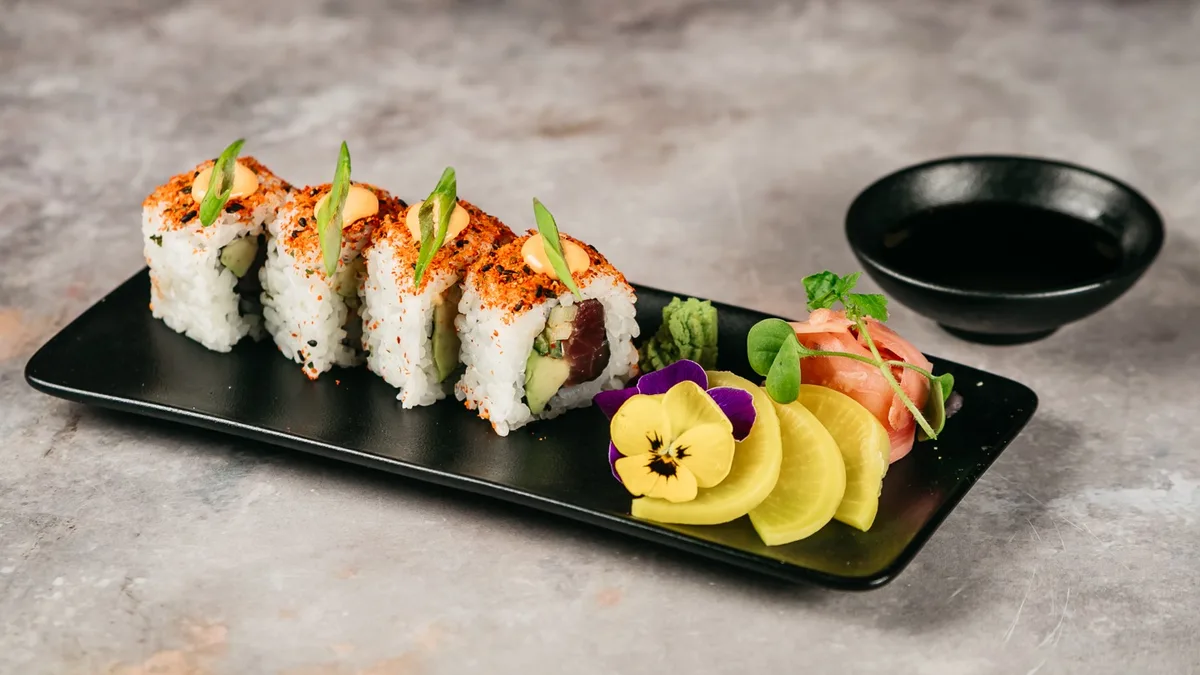Uramaki Spicy tuna roll