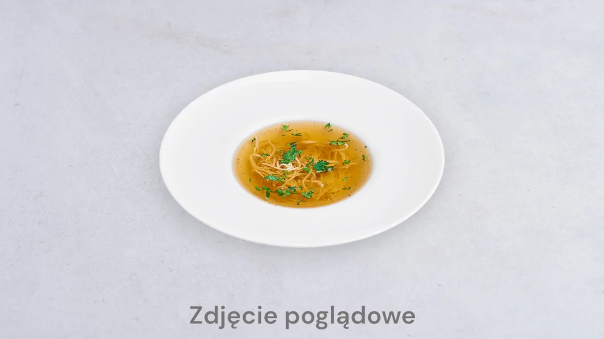Rosół z makaronem sojowym i kurczakiem